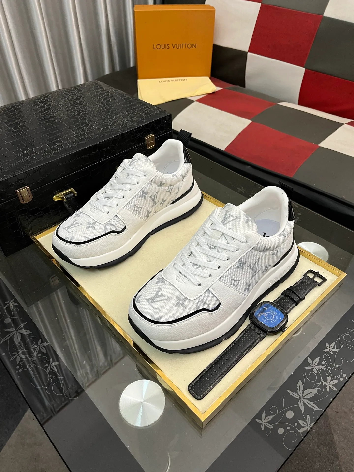 Men's men's shoes💰458⌚️⌚️ Loui* Vuitto* - Louis ** donkey's new color men's trainer sneakers, this LV Trainer sneaker is made of calfskin and breathable mesh, showing pure colors, the #54 logo on the back traces the brand's birth in 1854, the designer's handwritten brand logo embellishes one side, virgil Designed by abloh himself, it is a very commemorative sneaker. The new LV Louis Vuitton loui* vuitto* trainer sneaker low casual sports culture versatile basketball sneaker. Size: 38-444️⃣Colors available